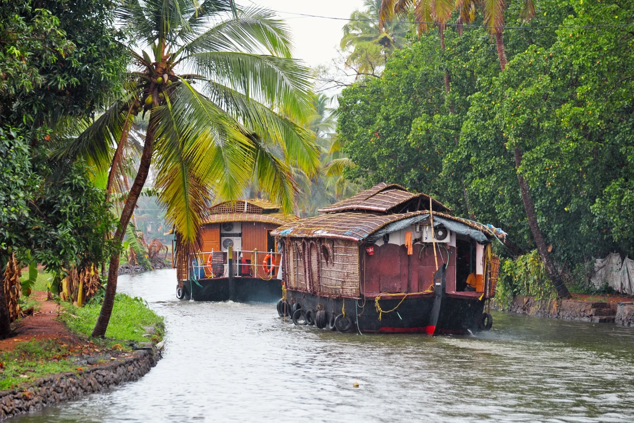 Special Services - Mansion Du Lac
