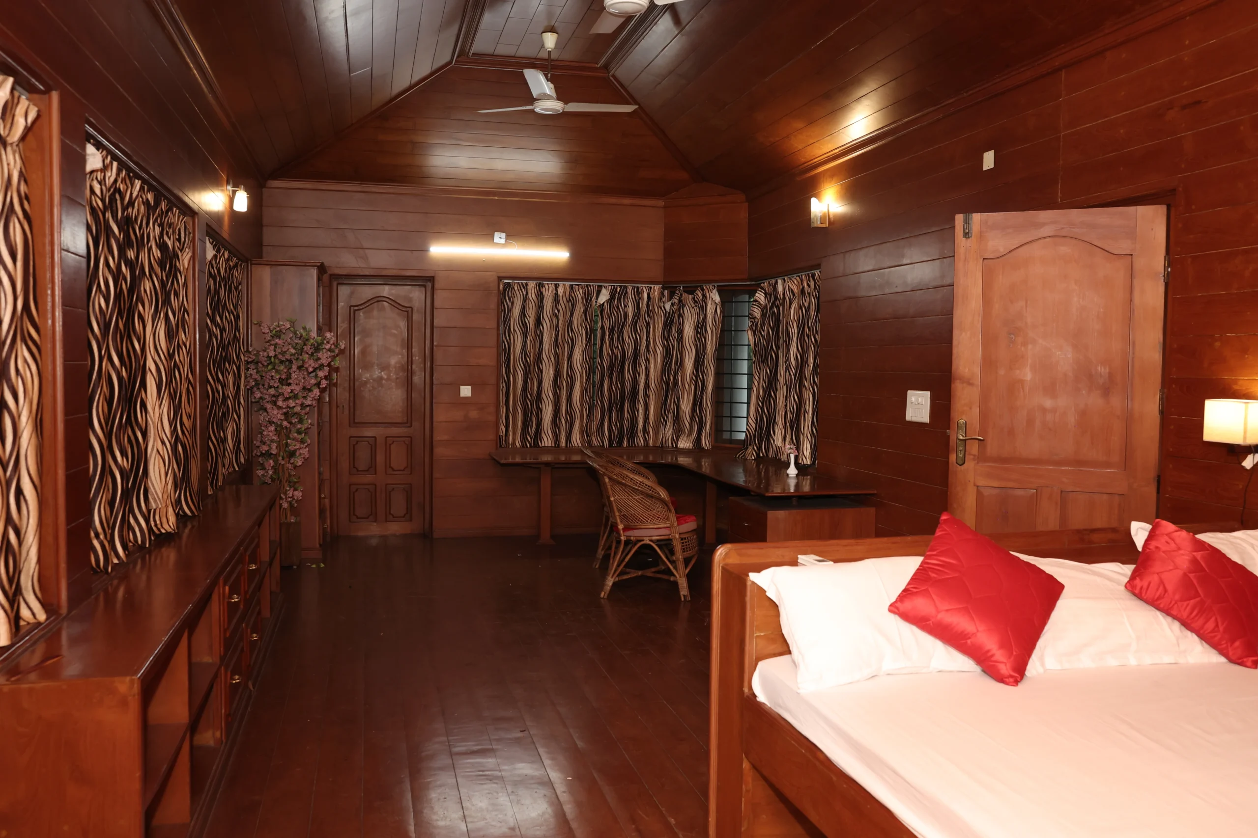 Gallery - Mansion Du Lac